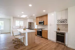 19617 N Willowcreek Cir, Sun City, AZ 85373 - Photo 6