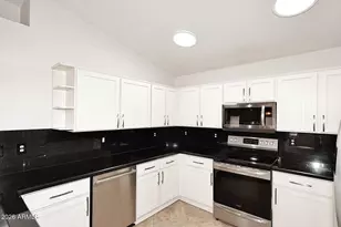 4719 E Amberwood Dr, Phoenix, AZ 85048 - Photo 1