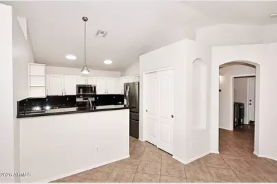 4719 E Amberwood Drive, Phoenix, AZ 85048 - Photo 4