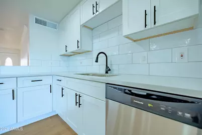 4109 N 71st Lane, Phoenix, AZ 85033 - Photo 14