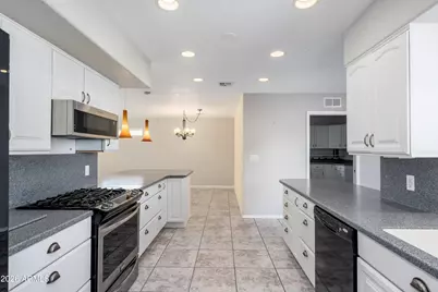 10215 W Mountain View Road, Sun City, AZ 85351 - Photo 6