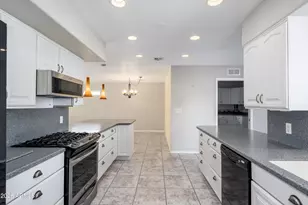 10215 W Mountain View Rd, Sun City, AZ 85351 - Photo 6