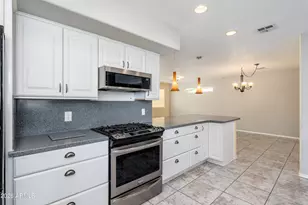 10215 W Mountain View Rd, Sun City, AZ 85351 - Photo 8