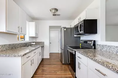 5657 N 39th Avenue, Phoenix, AZ 85019 - Photo 6