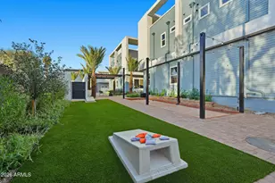 127 W Holcomb Ln, Phoenix, AZ 85003 - Photo 32