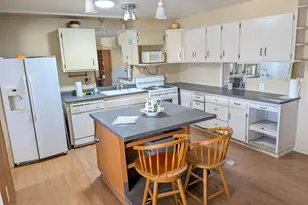 11819 N Hacienda Dr, Sun City, AZ 85351 - Photo 2