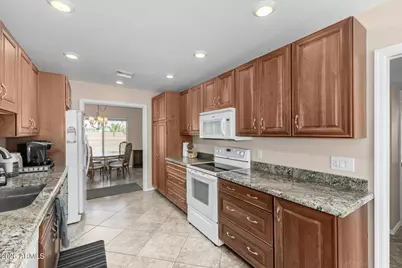 10018 W Oak Ridge Drive, Sun City, AZ 85351 - Photo 8