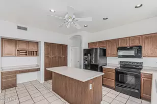 408 N Falcon Ct, Gilbert, AZ 85234 - Photo 8