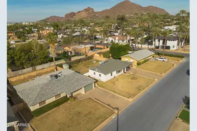 4136 E Montecito Avenue, Phoenix, AZ 85018 - Photo 1