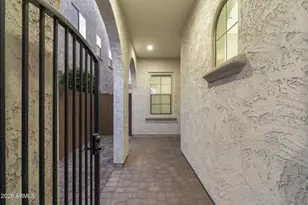 3511 E Crest Ln, Phoenix, AZ 85050 - Photo 4