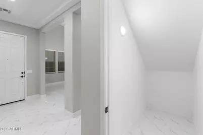 3511 E Crest Lane, Phoenix, AZ 85050 - Photo 8