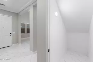 3511 E Crest Ln, Phoenix, AZ 85050 - Photo 8