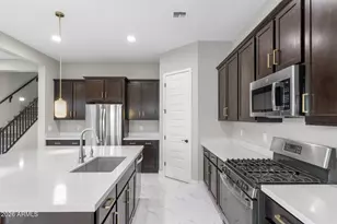 3511 E Crest Ln, Phoenix, AZ 85050 - Photo 12