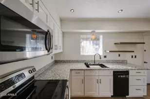 3326 W Tangerine Ln W, Phoenix, AZ 85051 - Photo 2