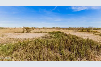 22102 W Quail Run Road, Wittmann, AZ 85361 - Photo 2