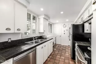 3242 E Camelback Rd, Phoenix, AZ 85018 - Photo 10