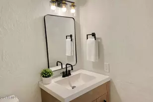 10215 North 8th St, Phoenix, AZ 85020 - Photo 10