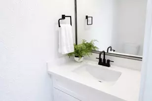 10215 North 8th St, Phoenix, AZ 85020 - Photo 6