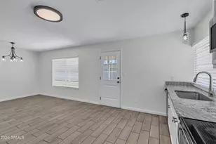 5543 W Golden Ln, Glendale, AZ 85302 - Photo 8