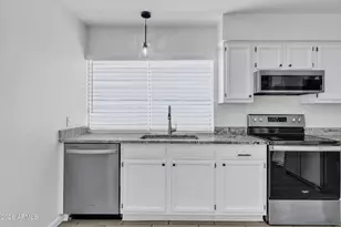 5543 W Golden Ln, Glendale, AZ 85302 - Photo 10