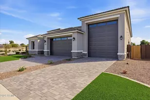 7379 W Lisbon Ln, Peoria, AZ 85381 - Photo 2