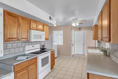 10210 W Sun City Boulevard, Sun City, AZ 85351 - Photo 10