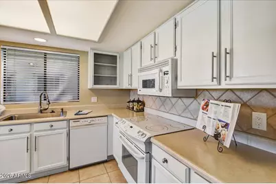 9630 W Tonto Lane, Peoria, AZ 85382 - Photo 8