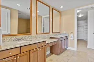 2211 E Camelback Rd, Phoenix, AZ 85016 - Photo 22