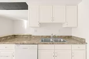 3828 N 32nd St, Phoenix, AZ 85018 - Photo 10