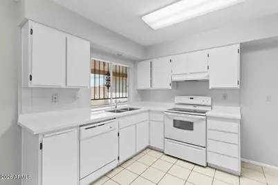 11007 W Thunderbird Boulevard, Sun City, AZ 85351 - Photo 2