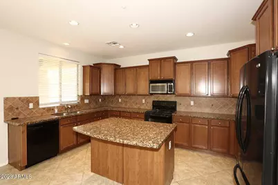 7062 W Andrew Lane, Peoria, AZ 85383 - Photo 4