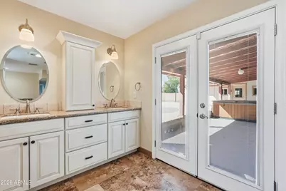 3223 E Weldon Avenue, Phoenix, AZ 85018 - Photo 32