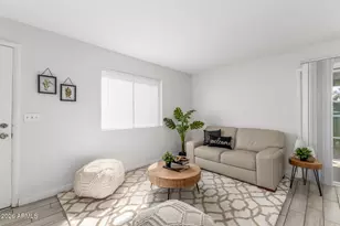 10207 North 8th St, Phoenix, AZ 85020 - Photo 2