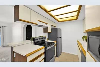 7557 N Dreamy Draw Drive #206, Phoenix, AZ 85020 - Photo 8