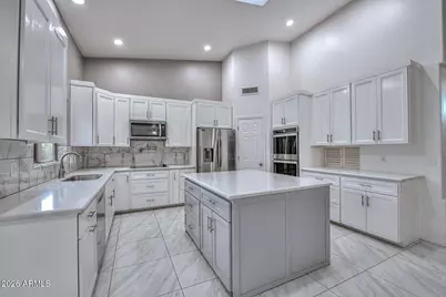 1942 E Claire Drive E, Phoenix, AZ 85022 - Photo 4