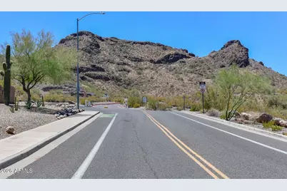 1942 E Claire Drive E, Phoenix, AZ 85022 - Photo 36