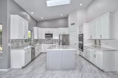 1942 E Claire Drive E, Phoenix, AZ 85022 - Photo 8