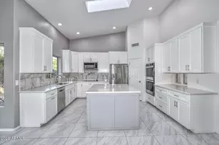1942 E Claire Dr E, Phoenix, AZ 85022 - Photo 8