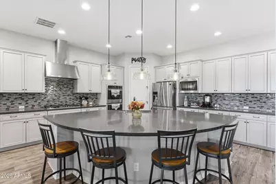 9393 W Daley Lane, Peoria, AZ 85383 - Photo 4