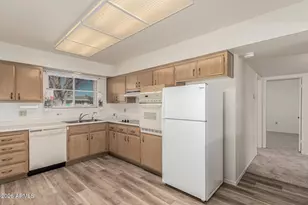 10341 W Clair Dr, Sun City, AZ 85351 - Photo 12