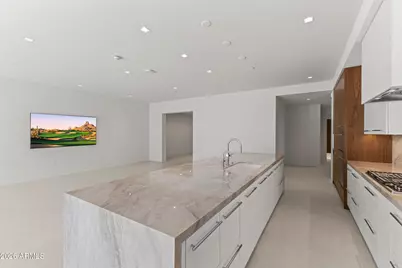 6587 N Palmeraie Boulevard #2021, Paradise Valley, AZ 85253 - Photo 1