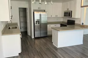 878 S Huish Dr, Gilbert, AZ 85296 - Photo 2