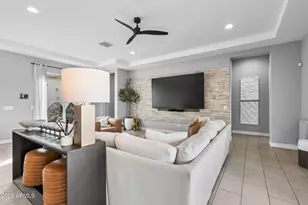 2948 E Crest Ln, Phoenix, AZ 85050 - Photo 14