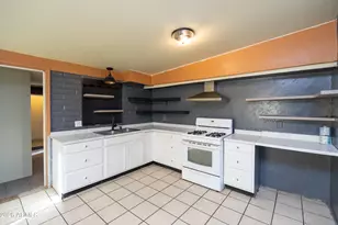 702 N Skyline Dr, Huachuca City, AZ 85616 - Photo 10