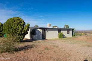 702 N Skyline Dr, Huachuca City, AZ 85616 - Photo 4
