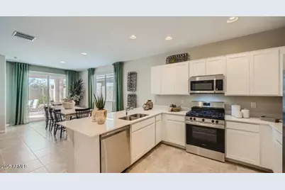 17308 W Gray Fox Trail, Surprise, AZ 85387 - Photo 4