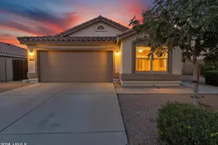 1042 S Clancy Cir, Mesa, AZ 85208 - Photo 2