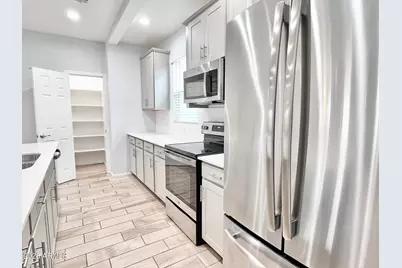 3434 N Longview Avenue #Unit 20, Phoenix, AZ 85014 - Photo 2