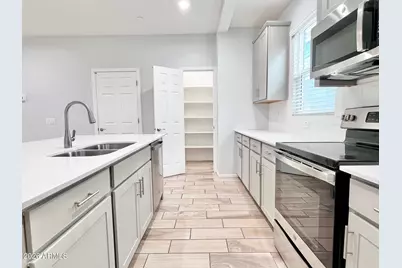 3434 N Longview Avenue #Unit 20, Phoenix, AZ 85014 - Photo 1