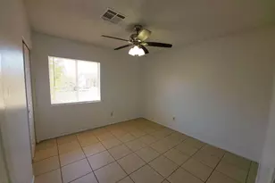 1817 N 46th Dr, Phoenix, AZ 85035 - Photo 8